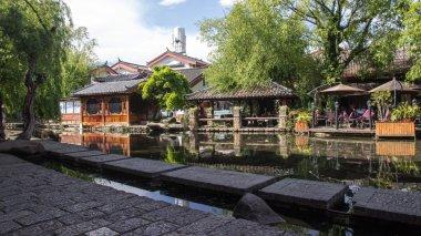逃离荒凉之地